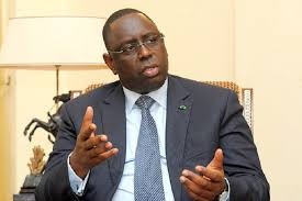 Le parrainage : le filtre de macky sall