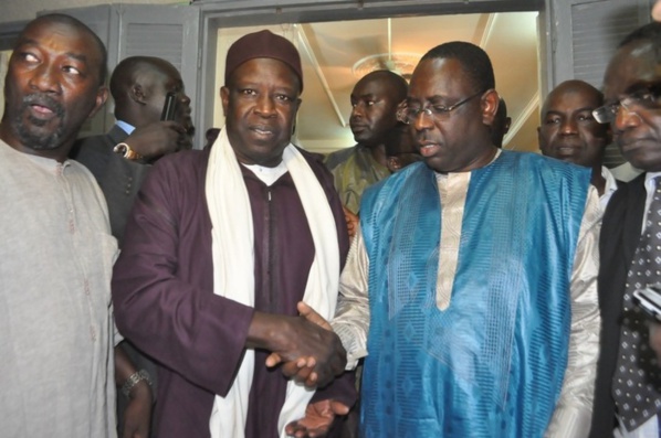 Serigne Mansour Sy Djamil: "Le khalif des Tidianes, Harouna Dia et un ministre l'APR, m'ont demandé de soutenir Macky (...)" Serigne Mansour Sy Djamil: "Le khalif des Tidianes, Harouna Dia et un ministre l'APR, m'ont demandé de soutenir Macky (...)"