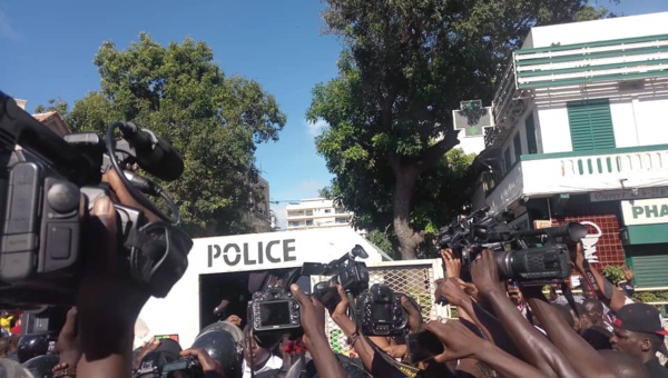 Sit-in de l’opposition : Thierno Bocoum et Thierno Alassane Sall également arrêtés… Sit-in de l’opposition : Thierno Bocoum et Thierno Alassane Sall également arrêtés…