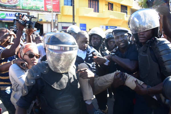 L'opposition remet ça mardi prochain L'opposition remet ça mardi prochain