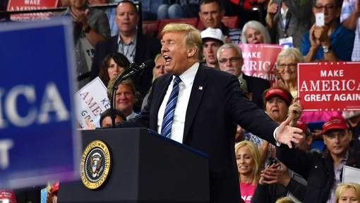 Trump appelle le New York Times à révéler le nom du "lâche" Trump appelle le New York Times à révéler le nom du "lâche"