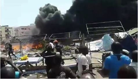 Lendemain De L’incendie A Petersen : Les Commerçants Dans Le Désarroi, Plus De 100 Millions Partis En Fumée Lendemain De L’incendie A Petersen : Les Commerçants Dans Le Désarroi, Plus De 100 Millions Partis En Fumée