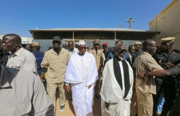 Le Pr Macky attendu à Touba dans les prochaines heures pour... Le Pr Macky attendu à Touba dans les prochaines heures pour...