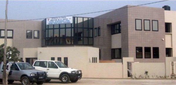 Tribunal de Pikine : Un jeune homme éjacule sur la jupe d'une fille Tribunal de Pikine : Un jeune homme éjacule sur la jupe d'une fille