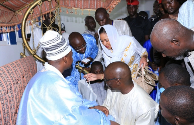 Léna Sène à Touba chez son marabout Serigne Bass Abdou Khadre