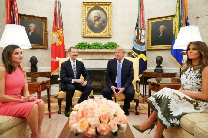 Le président américain Donald Trump et la première dame Melania Trump rencontrent le roi Felipe VI et la reine Letiza au Bureau ovale Le président américain Donald Trump et la première dame Melania Trump rencontrent le roi Felipe VI et la reine Letiza au Bureau ovale