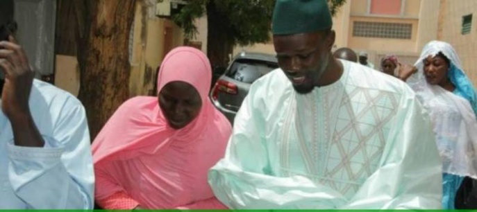 Video: Ousmane Sonko chez les Layenes Video: Ousmane Sonko chez les Layenes