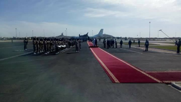 Informé du décès de Bruno Diatta sur le tarmac de l'aéroport LSS, le président Macky Sall annule son voyage au Mali. Informé du décès de Bruno Diatta sur le tarmac de l'aéroport LSS, le président Macky Sall annule son voyage au Mali.