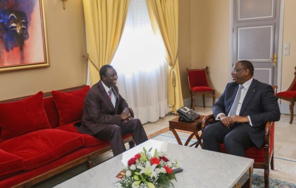 Palais: Thione Seck reçu en audience par Macky Sall Palais: Thione Seck reçu en audience par Macky Sall