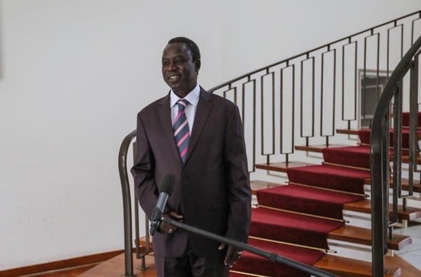 Palais: Thione Seck reçu en audience par Macky Sall Palais: Thione Seck reçu en audience par Macky Sall