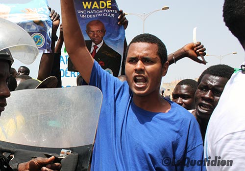 Moise Rampino menace de se suicider Moise Rampino menace de se suicider