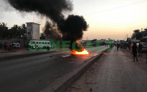 Ça brûle à Diamaguene Sicap Mbao après l’arrestation d’un père de famille déguerpi Ça brûle à Diamaguene Sicap Mbao après l’arrestation d’un père de famille déguerpi