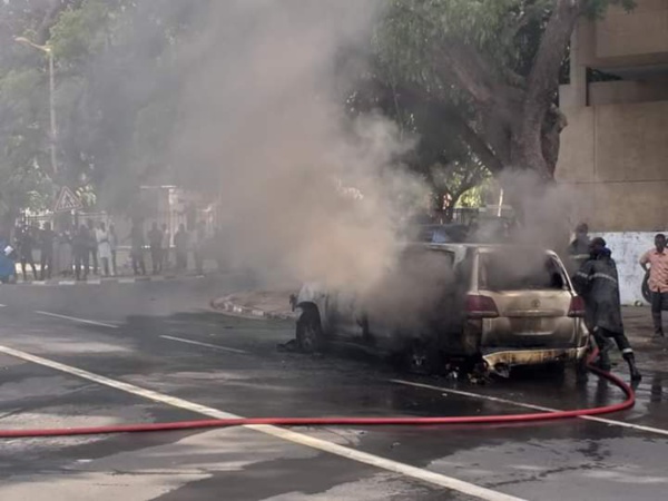 Urgent: Du feu prêt du palais de la République