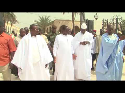 Vidéo insolite : Accroché à Touba par un homme, le PR Macky Sall le remet à sa place. Regardez