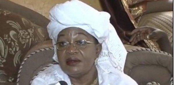 Aida Mbodj à Touba: "Macky Sall ignore l'histoire de Serigne Touba..." Aida Mbodj à Touba: "Macky Sall ignore l'histoire de Serigne Touba..."