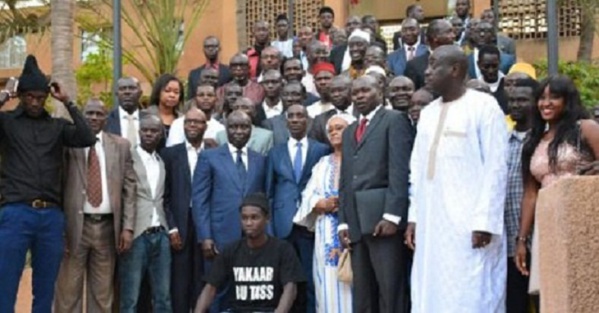 Front unitaire contre Macky – L’opposition en rangs serrés prépare l’arrivée de Wade et... Front unitaire contre Macky – L’opposition en rangs serrés prépare l’arrivée de Wade et...