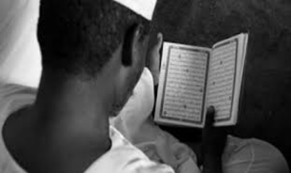 Un Marchand Ambulant Vole 46 Exemplaires Du Coran Et Le Cache Dans Un Linceul Un Marchand Ambulant Vole 46 Exemplaires Du Coran Et Le Cache Dans Un Linceul