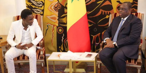 Le chanteur Waly Seck va descendre dans l'arène politique et, c'est pour soutenir... Macky Sall Le chanteur Waly Seck va descendre dans l'arène politique et, c'est pour soutenir... Macky Sall