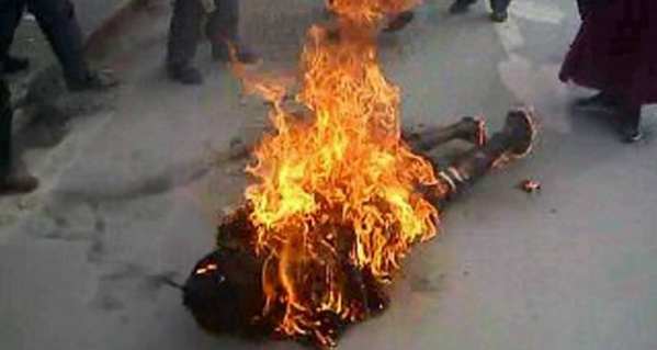 Baye Pouye, 30 ans, s’asperge d’essence et meurt brûlé vif Baye Pouye, 30 ans, s’asperge d’essence et meurt brûlé vif