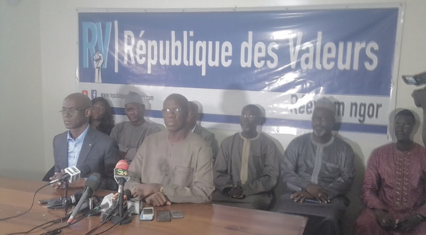 Thierno Alassane Sall au président Macky Sall : " On n'a pas besoin d'être avocat, ni d'avoir beaucoup de connaissances pour savoir ce qui se passe dans le pays. Ce qu'il dit est en parfaite contradiction avec les dispositions de la loi 98- 05"