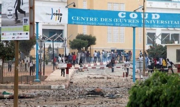 Les Étudiants Déchirent L’échéance Du COUD