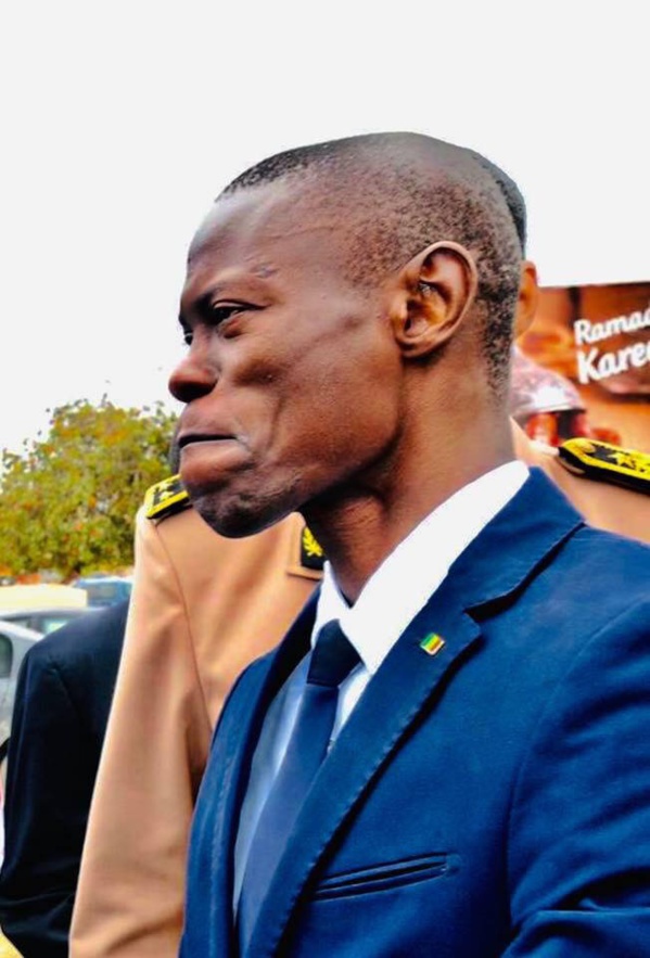 Arrêt sur image ... Cette coiffure du ministre de la Jeunesse qui affole la toile ! Arrêt sur image ... Cette coiffure du ministre de la Jeunesse qui affole la toile !