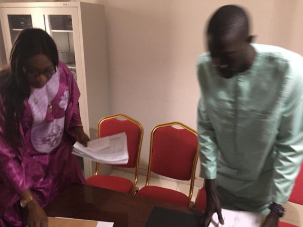 La coalition ADIANA  de thierno lo dépose un premier jet de 16.078 parrains pour Macky Sall