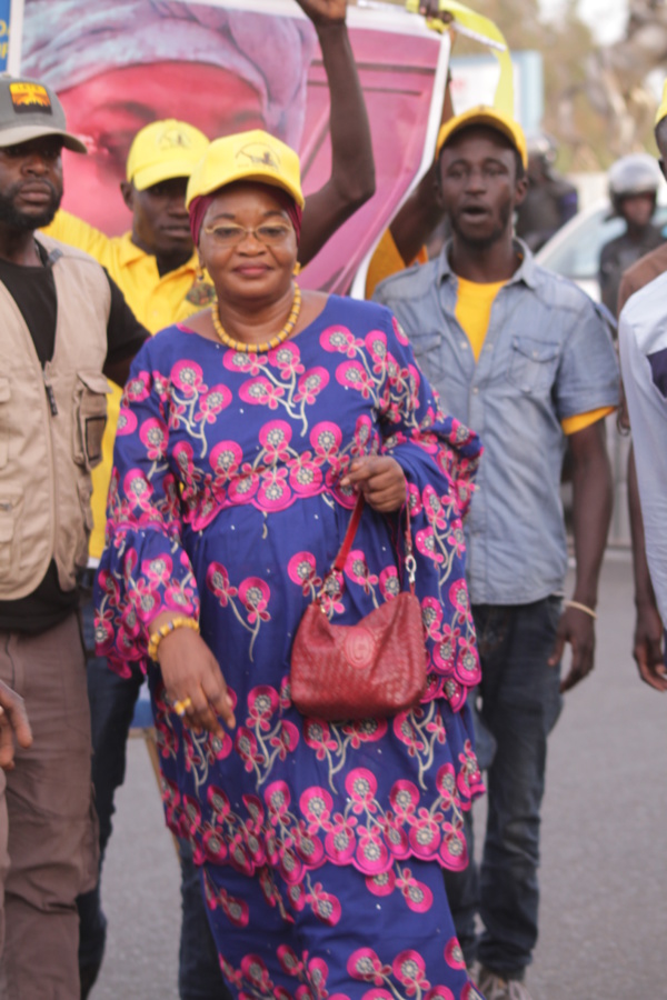Les images de la marche du Front de Résistance Nationale Les images de la marche du Front de Résistance Nationale