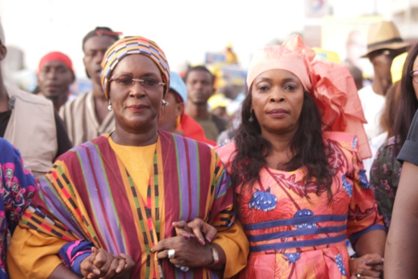 Les images de la marche du Front de Résistance Nationale Les images de la marche du Front de Résistance Nationale