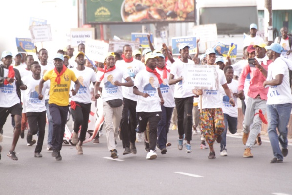 Les images de la marche du Front de Résistance Nationale Les images de la marche du Front de Résistance Nationale
