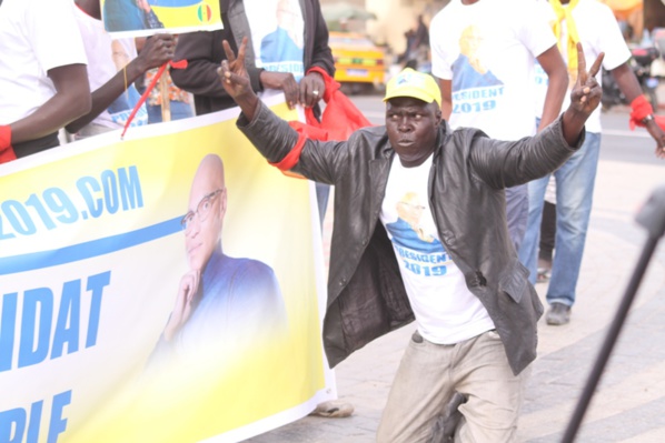 Les images de la marche du Front de Résistance Nationale Les images de la marche du Front de Résistance Nationale