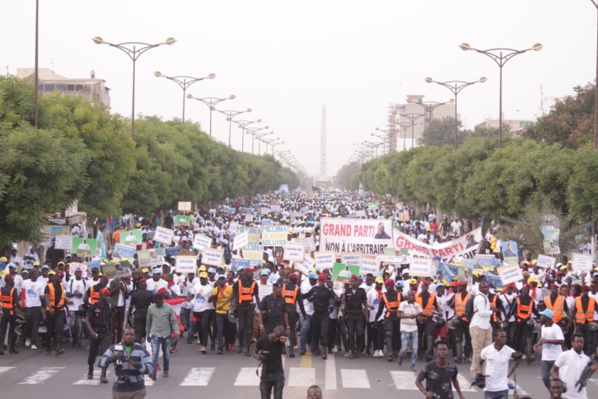 Les images de la marche du Front de Résistance Nationale Les images de la marche du Front de Résistance Nationale