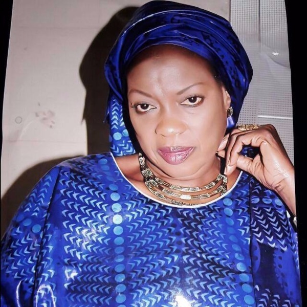 La Secrétaire par excellence du Directeur Général du Groupe La Poste, Mr Siré Dia La Secrétaire par excellence du Directeur Général du Groupe La Poste, Mr Siré Dia