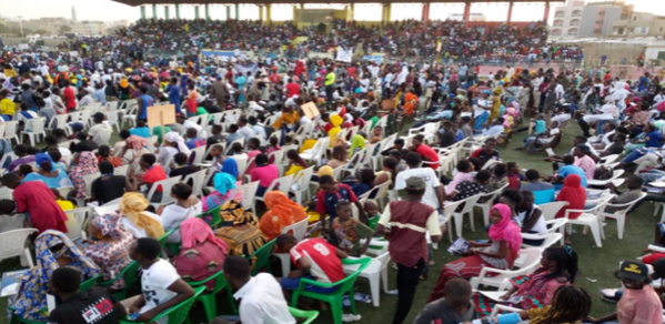 Bougane Gueye Dani defie Macky Sall et brandit prés 800 000 signatures