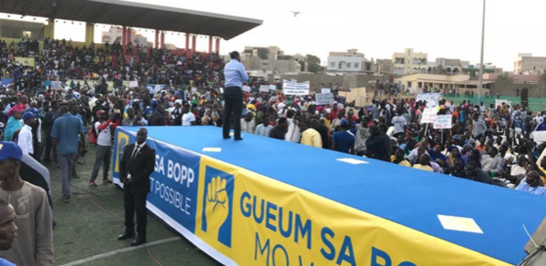 Bougane Gueye Dani defie Macky Sall et brandit prés 800 000 signatures