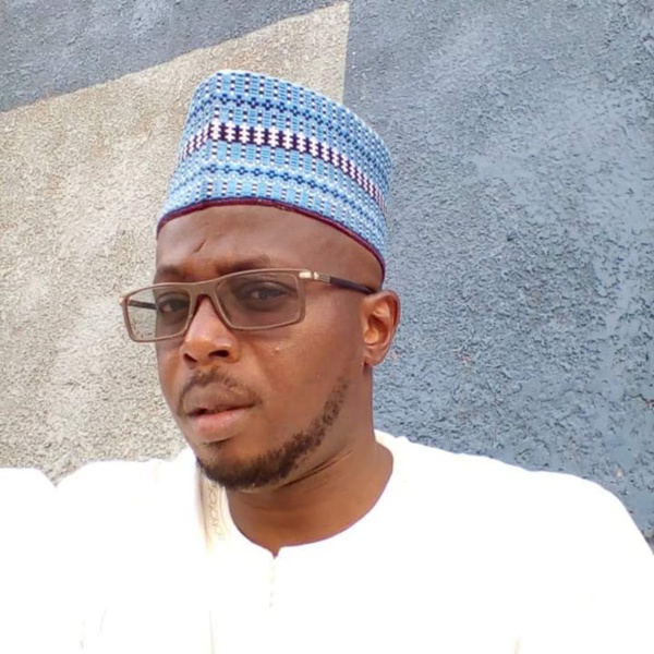 Voici Khalifa Niass, le fils aîné de Sidy Lamine Niass Voici Khalifa Niass, le fils aîné de Sidy Lamine Niass