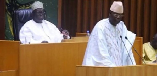 Moustapha Niasse aux députés l'opposition: "Vous êtes des lâches" Moustapha Niasse aux députés l'opposition: "Vous êtes des lâches"