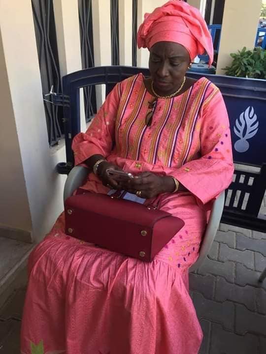 Empoignades au Conseil Constitutionnel- Comment Mimi Touré a été exfiltrée par sa garde rapprochée Empoignades au Conseil Constitutionnel- Comment Mimi Touré a été exfiltrée par sa garde rapprochée