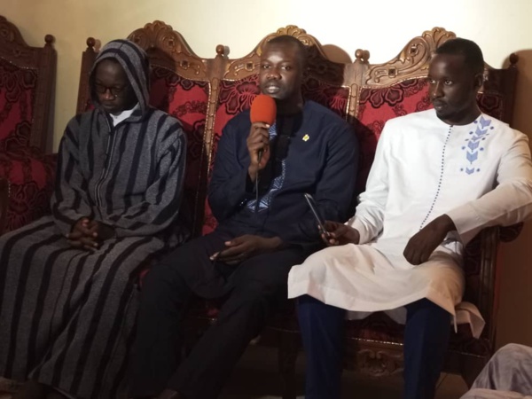 Télescopage chez feu Sidy Lamine Niass- Ousmane Sonko croise les leaders de "Y'en à marre" et... Télescopage chez feu Sidy Lamine Niass- Ousmane Sonko croise les leaders de "Y'en à marre" et...