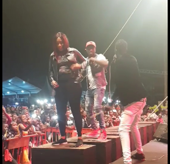 Arrêt sur image! AIDA SAMB égaye ses fans avec un leumbeul d'enfer