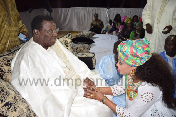 Ce qui n'a jamais été dit sur Sokhna Aïda Diallo, l'illustre épouse de Cheikh Béthio Thioune, qui fête ce vendredi son anniversaire Ce qui n'a jamais été dit sur Sokhna Aïda Diallo, l'illustre épouse de Cheikh Béthio Thioune, qui fête ce vendredi son anniversaire