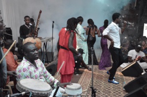 "Live" à guichets fermés chez Barrow- Waly Seck ..."Roi de la musique Séné-Gambienne" "Live" à guichets fermés chez Barrow- Waly Seck ..."Roi de la musique Séné-Gambienne"