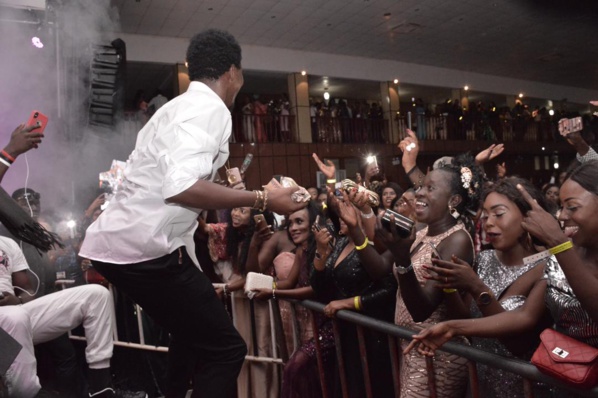 "Live" à guichets fermés chez Barrow- Waly Seck ..."Roi de la musique Séné-Gambienne" "Live" à guichets fermés chez Barrow- Waly Seck ..."Roi de la musique Séné-Gambienne"