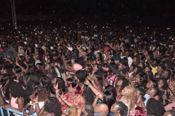 "Live" à guichets fermés chez Barrow- Waly Seck ..."Roi de la musique Séné-Gambienne" "Live" à guichets fermés chez Barrow- Waly Seck ..."Roi de la musique Séné-Gambienne"
