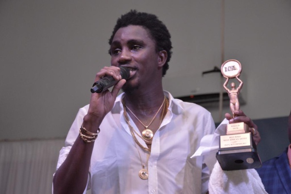 "Live" à guichets fermés chez Barrow- Waly Seck ..."Roi de la musique Séné-Gambienne" "Live" à guichets fermés chez Barrow- Waly Seck ..."Roi de la musique Séné-Gambienne"