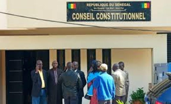 PRÉSIDENTIELLE : FIN DES DÉPÔTS DE CANDIDATURES, À MINUIT