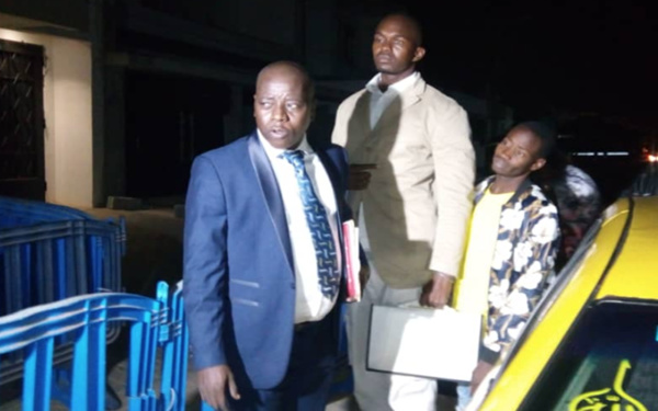 Kouthia interpellé par les gendarmes au Conseil constitutionnel Kouthia interpellé par les gendarmes au Conseil constitutionnel