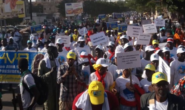 MARCHE DE L’OPPOSITION : BEAUCOUP DE MONDE, PEU D’ORGANISATION MARCHE DE L’OPPOSITION : BEAUCOUP DE MONDE, PEU D’ORGANISATION