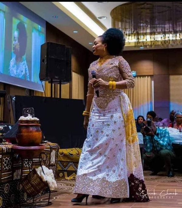 Pour fêter ses trente ans de carrière, Oumou Sangharé offre un concert gratuit à Bamako