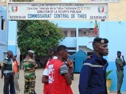Arrestation de 07 cheminots à Thiès : Leurs épouses prennent d'assaut le commissariat central et envisagent une marche pacifique ce mercredi Arrestation de 07 cheminots à Thiès : Leurs épouses prennent d'assaut le commissariat central et envisagent une marche pacifique ce mercredi